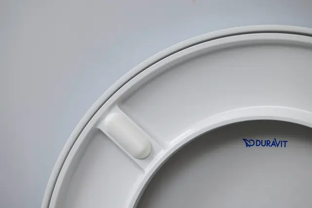 Duravit D-Neo Toalettpakke 370x540 mm, myktlukkende sete, Hvit 