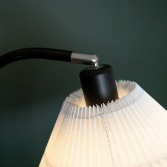 Halo Design Medina/Svart Gulvlampe Hvit/Sort 