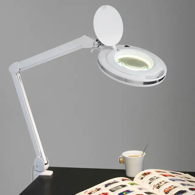 Halo Design Magni Light Bordlampe Hvit 