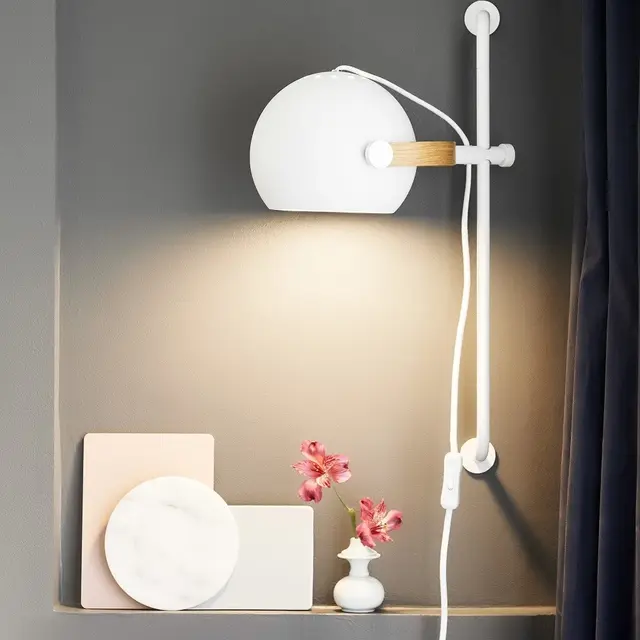 Halo Design D.C Wall Vegglampe Hvit/Tre 