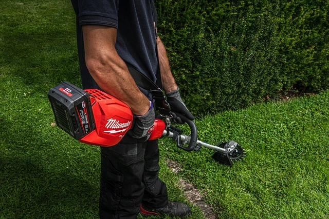 Milwaukee Hagetrimmersett FOPHLTKIT 2-0 18V, Uten batteri og lader 